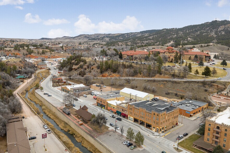 More Photos Of 603 N River St, Hot Springs Hotel For Sale