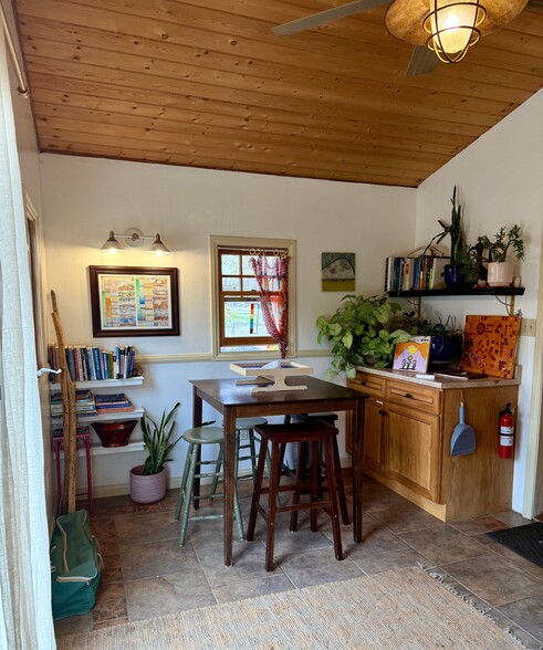 More Photos Of 15 S 100 E, Escalante Hotel For Sale