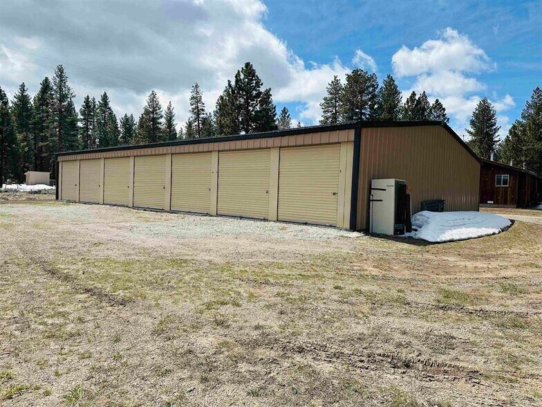 More Photos Of 687-845 Magnolia, Susanville Specialty For Sale