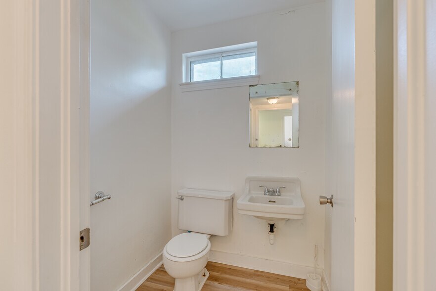 More Photos Of 1403 Spring Hill Ave, Mobile Healthcare For Sale