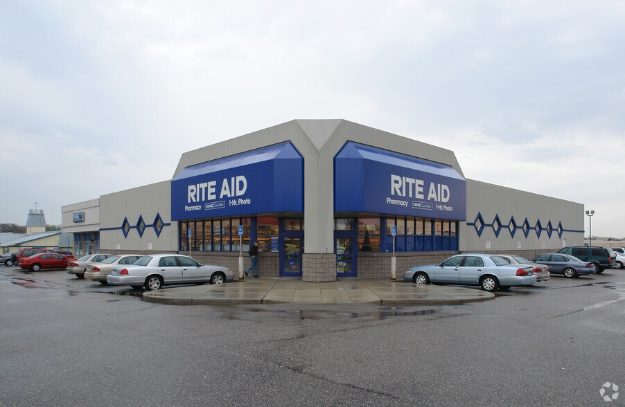 Primary Photo Of 3100-3118 E Saginaw St, Lansing Freestanding For Lease