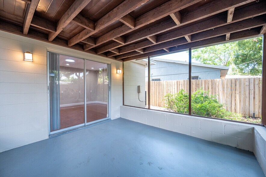 More Photos Of 5105 Memorial Hwy, Tampa Office Residential For Lease