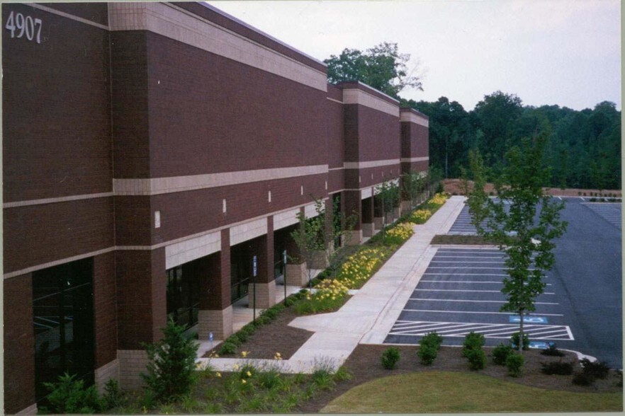 More Photos Of 4907 Golden Pky, Buford Warehouse For Lease