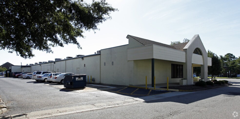 More Photos Of 4668 Pembroke Blvd, Virginia Beach Storefront For Lease