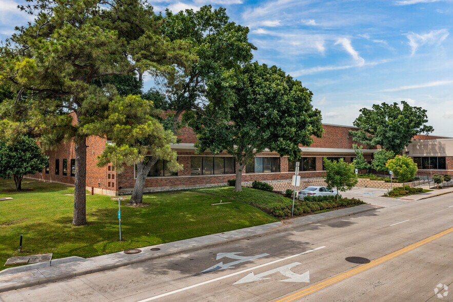 More Photos Of 8600 Harry Hines Blvd, Dallas Office For Lease