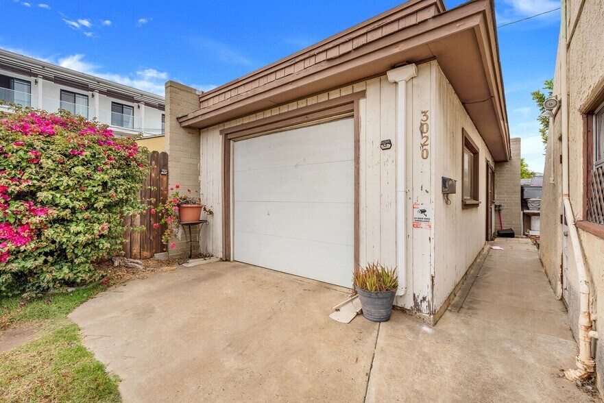 More Photos Of 3018-20 Nimitz Blvd, San Diego Specialty For Sale