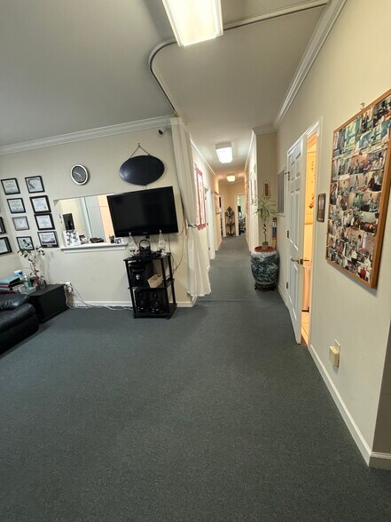 More Photos Of 5640 Six Forks Rd, Raleigh Office For Sale
