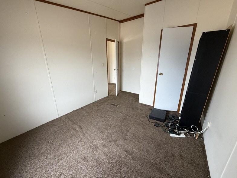 More Photos Of 2102 S 3rd St, Mabank Self Storage For Lease