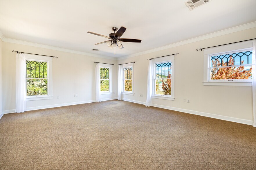 More Photos Of 717 W Riordan Rd, Flagstaff Storefront Retail Office For Sale