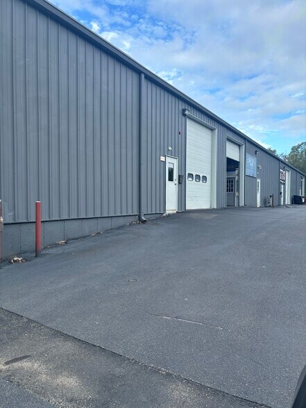 More Photos Of 40 Mead St, Seekonk Warehouse For Lease