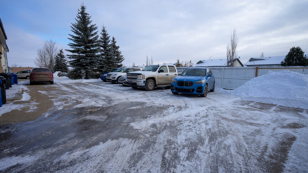 More Photos Of 5021 Parkwood Rd, Blackfalds Medical For Sale