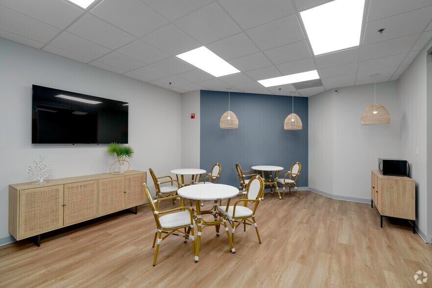 More Photos Of 601 S Lake Destiny Rd, Maitland Unknown For Lease