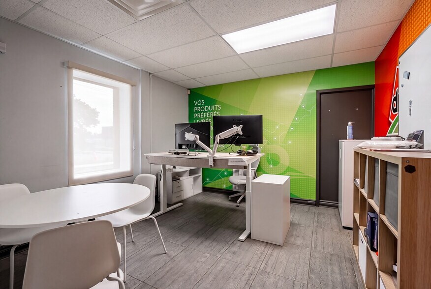 More Photos Of 3280 Rue Marconi, Mascouche Distribution For Sale