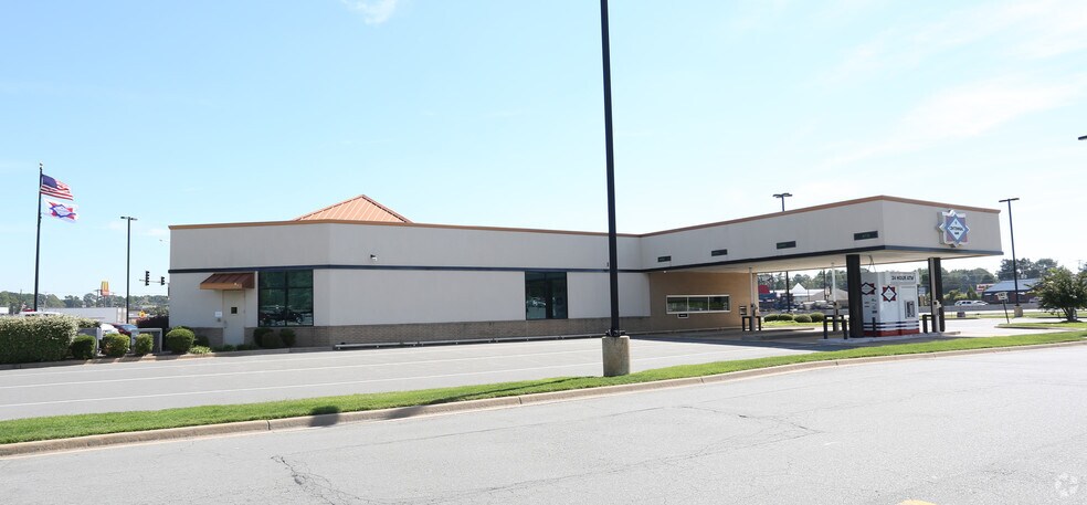 More Photos Of 1900 John Harden Dr, Jacksonville Bank For Sale
