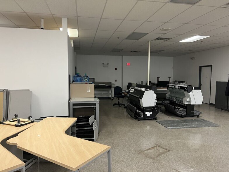 More Photos Of 4 Pin Oak Dr, Branford Industrial For Lease