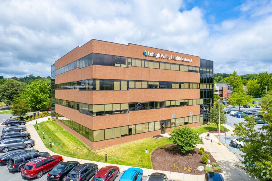 More Photos Of 1611 Pond Rd, Allentown Medical For Lease
