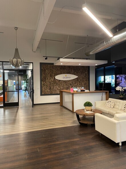 More Photos Of 6675 Mesa Ridge Rd, San Diego Office For Lease