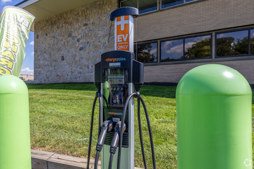 More Photos Of 4800-4850 E Street Rd, Trevose Office For Lease