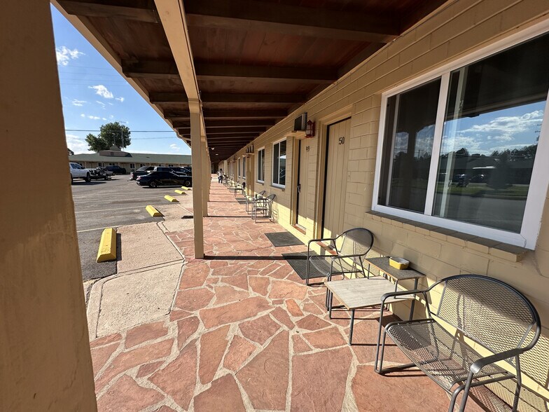 More Photos Of 1022 W Lincolnway, Cheyenne Hotel For Sale