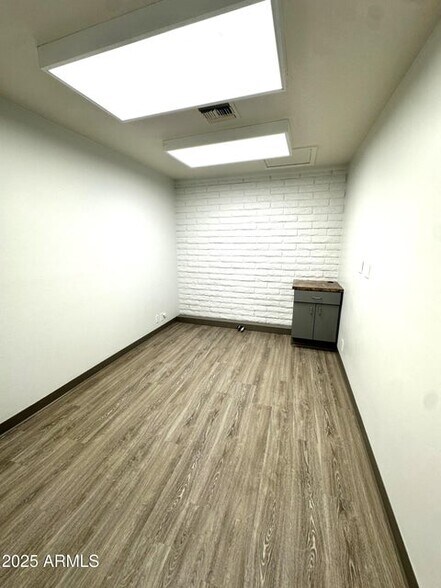 More Photos Of 600 E University Dr, Mesa Medical For Lease