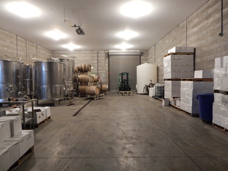 More Photos Of 707 Hess Ln, Roseburg Warehouse For Lease