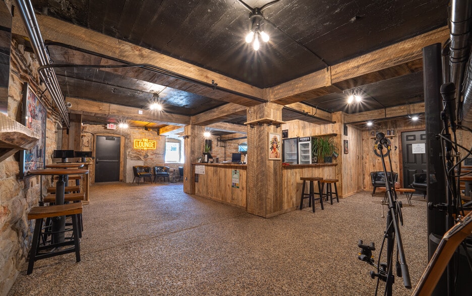 More Photos Of 415 Broadway St S, Jordan Storefront Retail Office For Lease