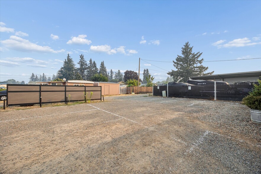 More Photos Of 615 SE 1st Ave, Canby Office For Sale