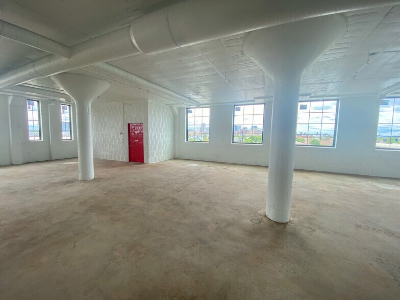 More Photos Of 1729 N 2nd St, Minneapolis Flex For Lease