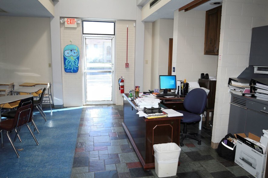 More Photos Of 210 S Kingshighway St, Sikeston Schools For Lease