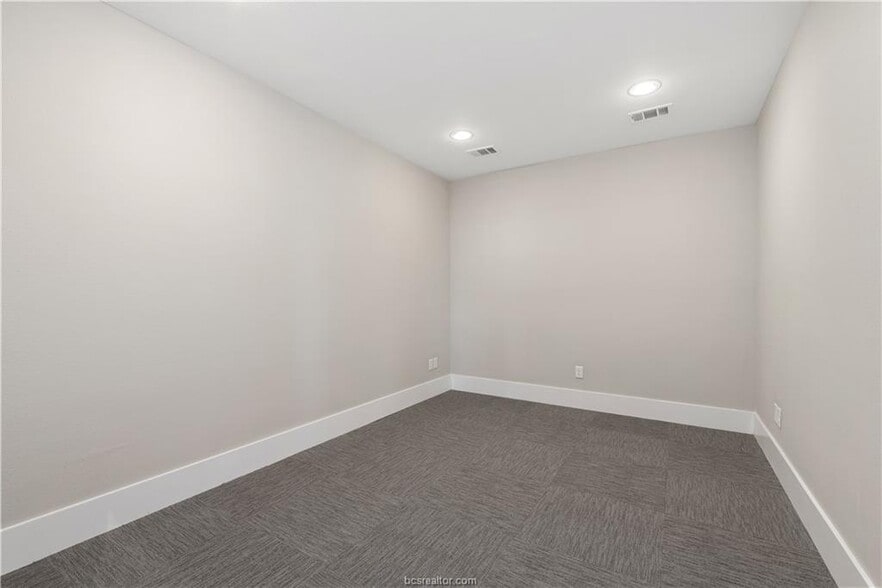 More Photos Of 1645 Greens Prairie Rd W, College Station Office For Sale