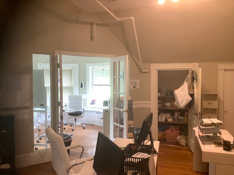 More Photos Of 1583 Beacon St, Brookline Office For Sale
