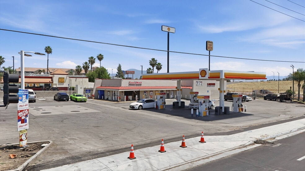 More Photos Of 8101 E Brundage Ln, Bakersfield Service Station For Sale