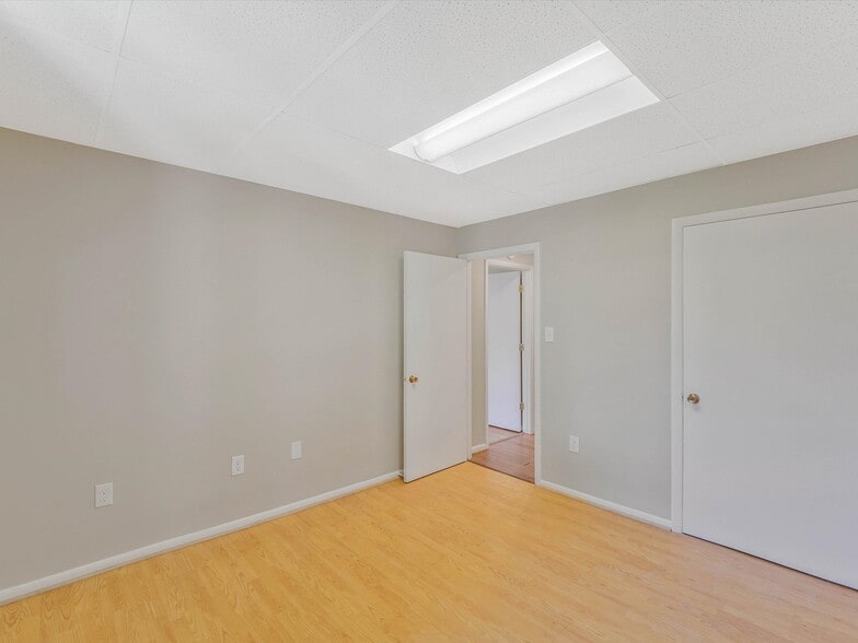 More Photos Of 311 Maple Ave W, Vienna Medical For Lease