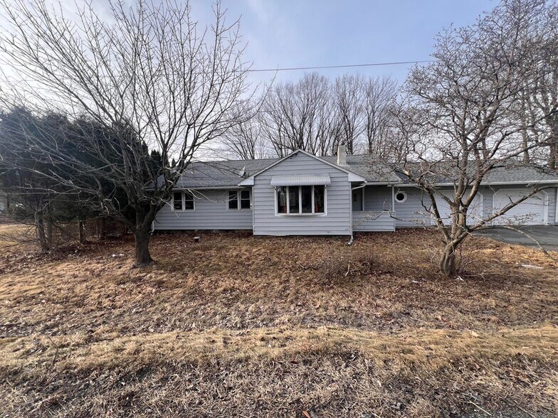 More Photos Of 3033 PA-940, Pocono Summit Showroom For Sale