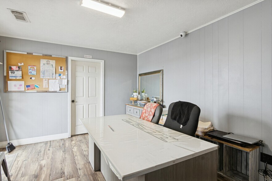 More Photos Of 508 College Ave, South Houston Auto Repair For Sale