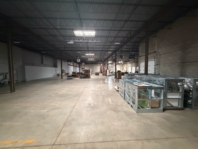 More Photos Of 210 Mittel Dr, Wood Dale Warehouse For Lease