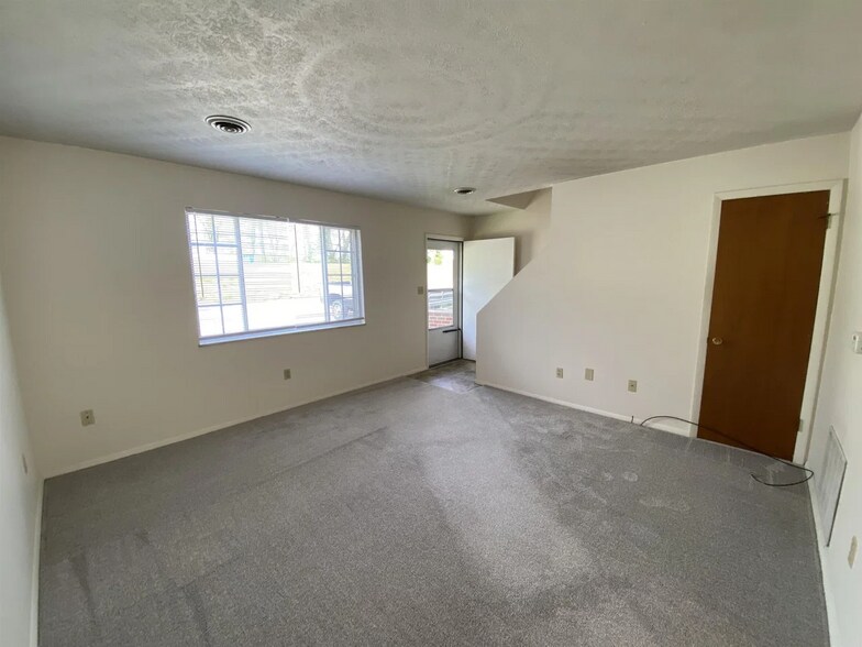 More Photos Of 5031 W Pea Ridge Rd, Huntington Apartments For Sale