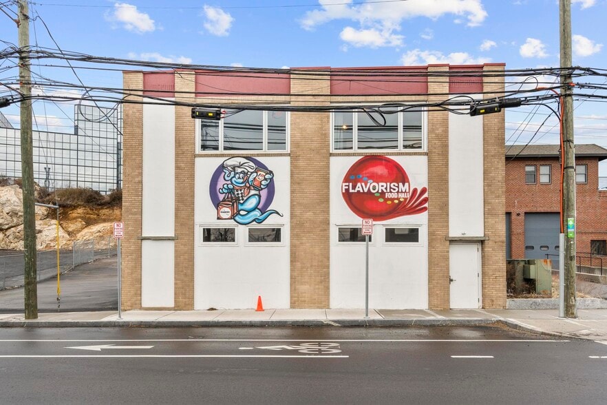 More Photos Of 207 Greenwich Ave, Stamford Showroom For Sale