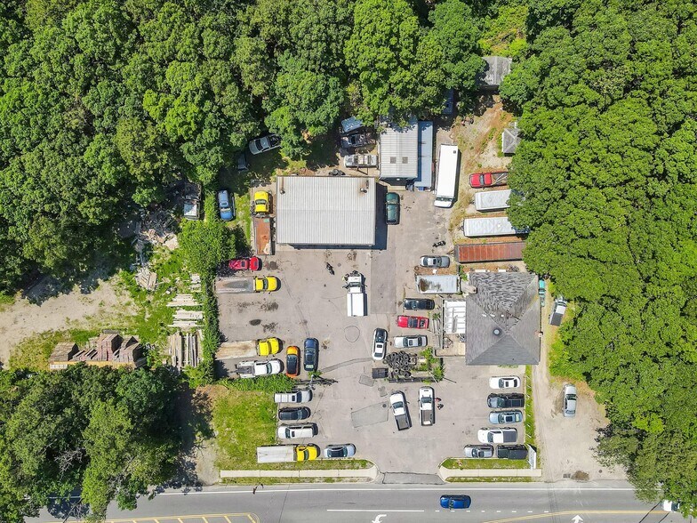 More Photos Of 18 Havenwood Dr, Shirley Auto Repair For Sale