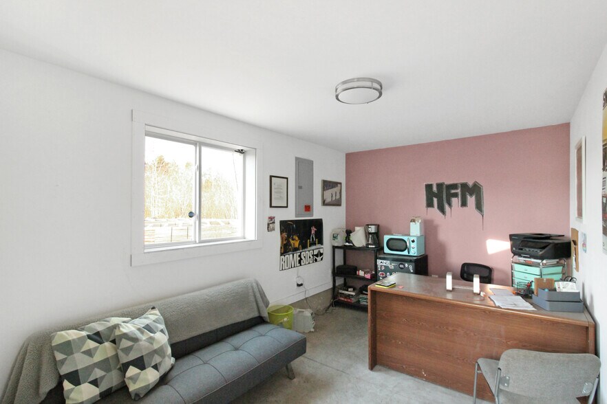 More Photos Of 246 Isinglass Cir, Barrington Warehouse For Sale