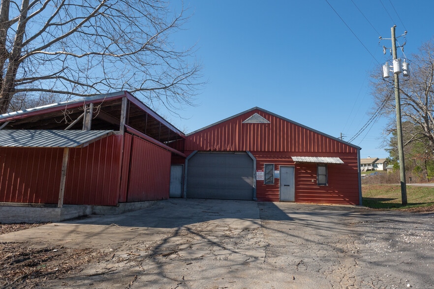 More Photos Of 10535 Highway 53 W, Talking Rock Service For Sale