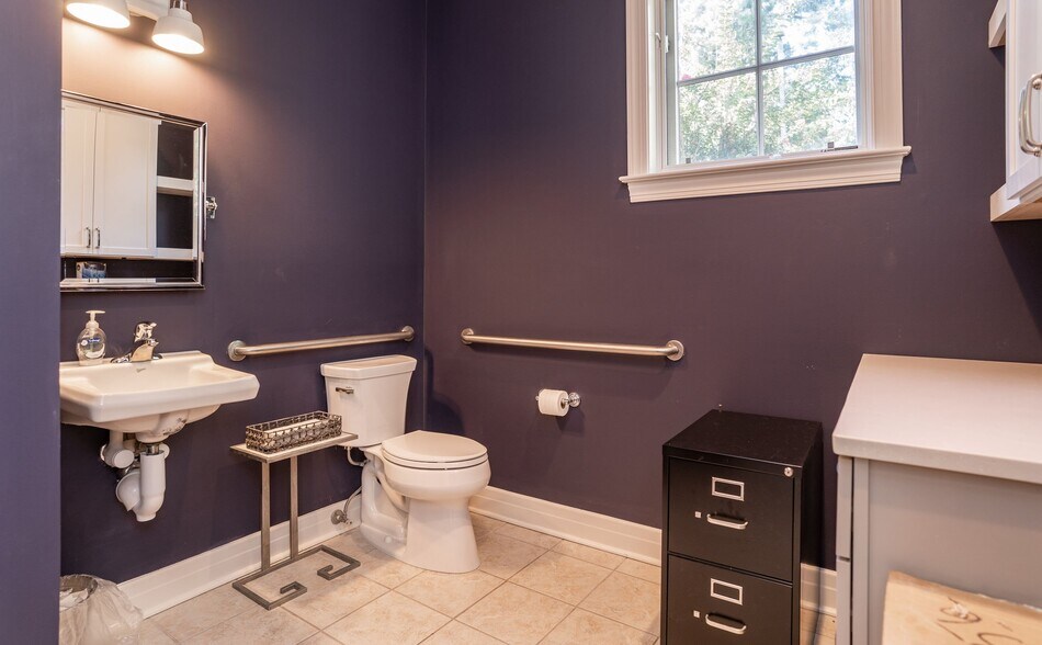 More Photos Of 12 Celadon Dr, Beaufort Storefront Retail Office For Sale