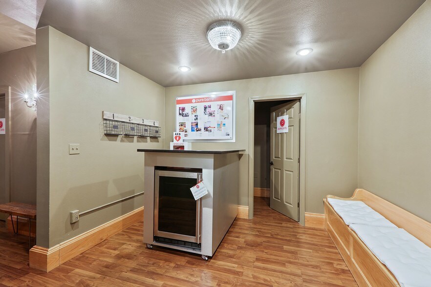 More Photos Of 3923 Magazine St, New Orleans Freestanding For Lease