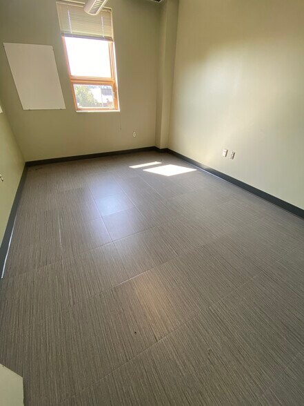 More Photos Of 340 W State St, Athens Flex For Lease