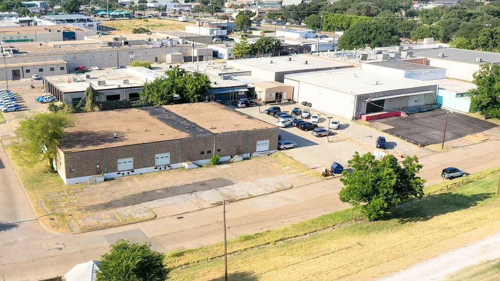 More Photos Of 2901-2905 Shamrock Ave, Fort Worth Distribution For Sale