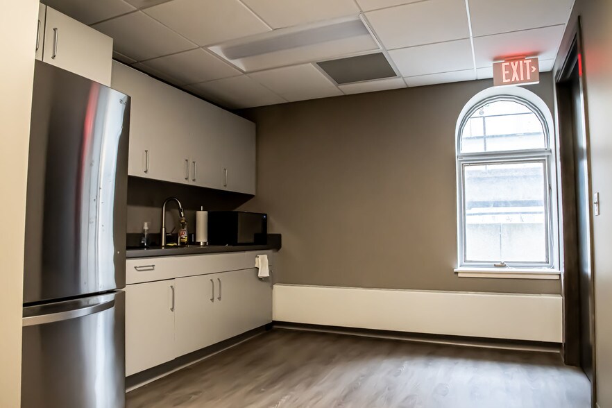 More Photos Of 220 Lyon St NW, Grand Rapids Office For Lease