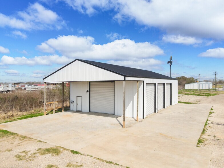 Primary Photo Of 201 Lexington Dr, Rayne Industrial For Sale