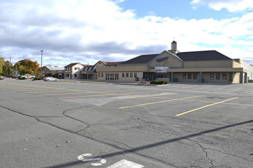 More Photos Of 215 Quassaick Ave, New Windsor Township General Retail For Lease