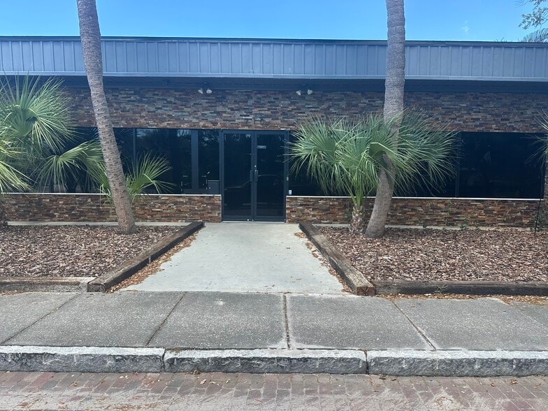Primary Photo Of 710 1st Ave SW, Largo Office For Lease