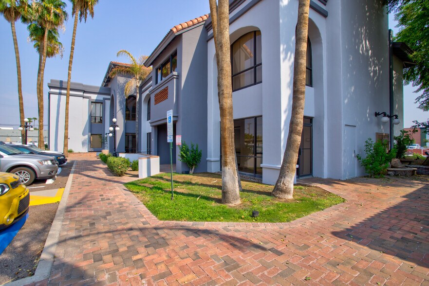 More Photos Of 3102-3104 E Indian School Rd, Phoenix Office For Sale